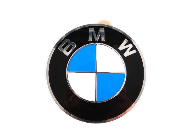 Emblema BMW adhesivo 64,5mm OEM 36136767550 para BMW E81, E82, E87, E88, F20, F21, F23, E36, E46, E90, E91, E92, E93, F30, F31, F32, F33, F36, E39, E60, E61, F07, F10, F11, E63, E64, F06, F12, F13, E38, E65, E66, F01, F02, F04, E84, E53, E70, E71, E7