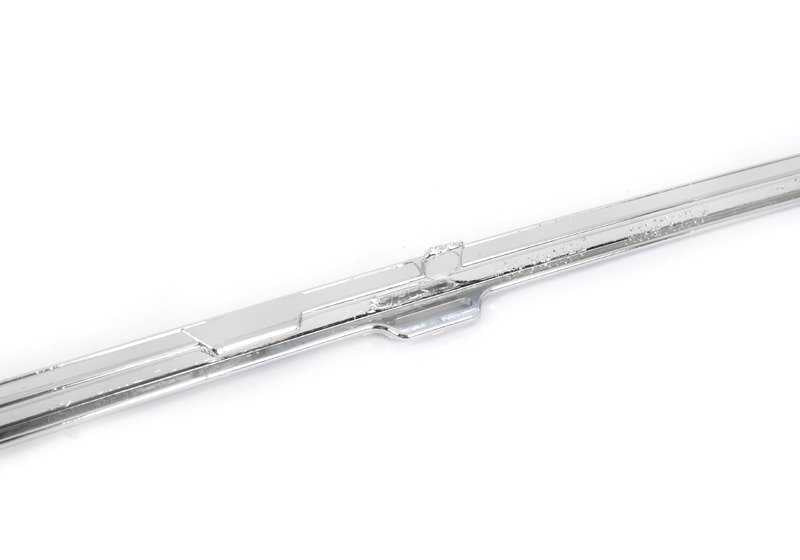 Challe de parent gauche embelliant avec BMW E65, E66 (OEM 51127135587). BMW d'origine.
