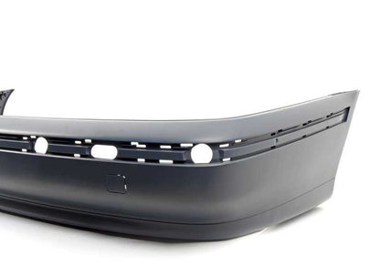 Paragolpes trasero imprimado OEM 51128159367 para BMW Serie 5 E39 (520d, 520i) años 1996-2003. Compatible con versiones manuales y automáticas. Original BMW.