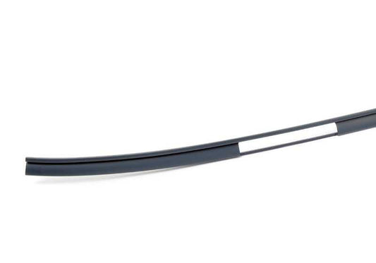 Moldura embellecedora derecha OEM 51138214114 para BMW E39 (520d, 520i). Compatible con modelos con motor M47, M52 y M54. Original BMW.