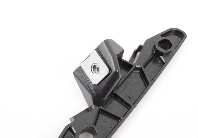 Soporte inferior izquierdo lateral delantero OEM 51117293803 para BMW F34 318d. Compatible con modelos de 2013 a 2020. Pieza original BMW.