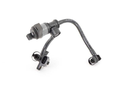 Válvula de ventilação do tanque com tubo para BMW F22, F23, F87, F87N, F30, F34, F32, F33, F36, F07, F10, F06, F12, F13, F01N, F02N, F25, F26, E70N, F15, E71, F16 (OEM 13907636156). BMW originais.