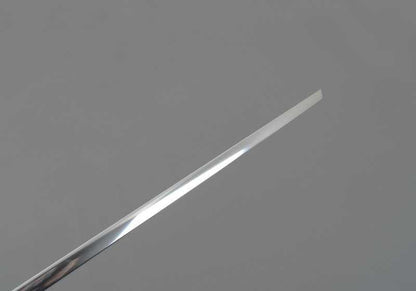 Embellecedor maletero aluminio OEM 51137134067 para BMW E65, E66. Original BMW.