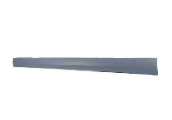 Moldura lateral derecha imprimada OEM 51777202654 para BMW E90, E91. Original BMW.