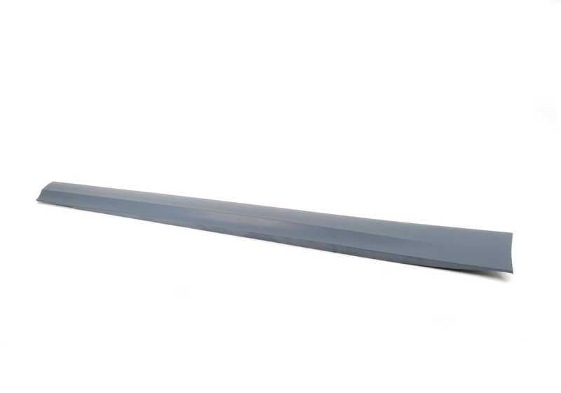 Moldura lateral derecha imprimada OEM 51777202654 para BMW E90, E91. Original BMW.