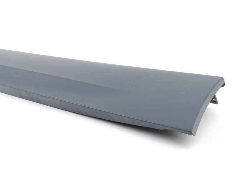 Moldura lateral derecha imprimada OEM 51777202654 para BMW E90, E91. Original BMW.
