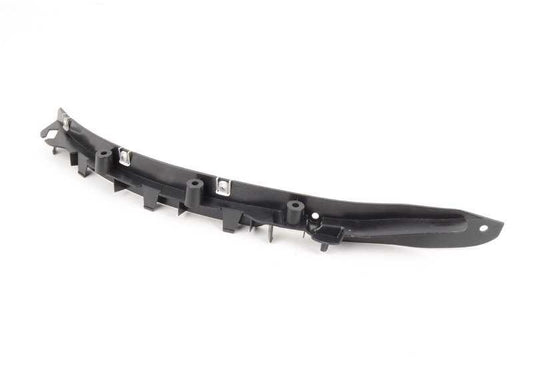 Adaptador moldura paso de rueda delantera derecha OEM 51118056710 para BMW F86. Original BMW.