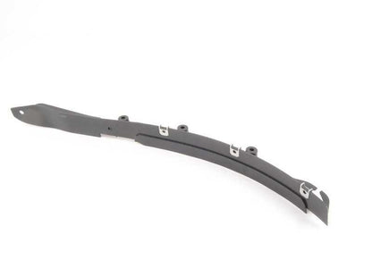 Adaptador moldura paso de rueda delantera derecha OEM 51118056710 para BMW F86. Original BMW.