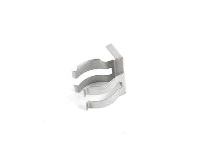 Clip de sujeción OEM 11151747972 para BMW E34, E39, E32, E38, E31. Pieza original BMW para sistema de ventilación del motor u otras fijaciones. Ideal para mantenimiento y restauración.