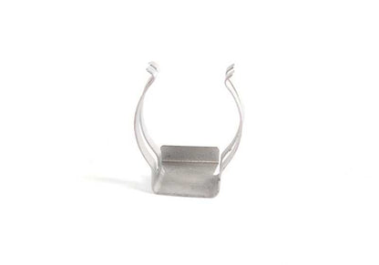 Clip de sujeción OEM 11151747972 para BMW E34, E39, E32, E38, E31. Pieza original BMW para sistema de ventilación del motor u otras fijaciones. Ideal para mantenimiento y restauración.