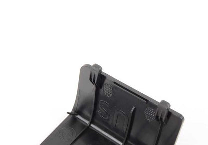 Tapón embellecedor negro OEM 51437328338 para BMW E88 y E84. Pieza original BMW para cubrir orificios en el interior del vehículo (zona del suelo/pasajero). Original BMW.