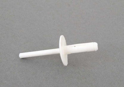 Remache de expansión blanco OEM 07147391324 para BMW E30, E36, E46, E90, E91, E92, E93, E60, E61, E63, E64, E65, E66, E67, E38, E39, E53, E83, E84, F01, F02, F03, F04, F10, F11, F12, F13, F20, F21, F22, F23, F30, F31, F32, F33, F34, F36, F80, F87, G