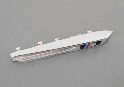 Intermitente lateral derecho con embellecedor M OEM 51657218422 para BMW X5 E70. Pieza original BMW.