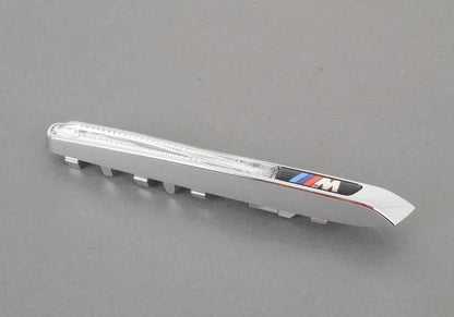 Intermitente lateral derecho con embellecedor M OEM 51657218422 para BMW X5 E70. Pieza original BMW.