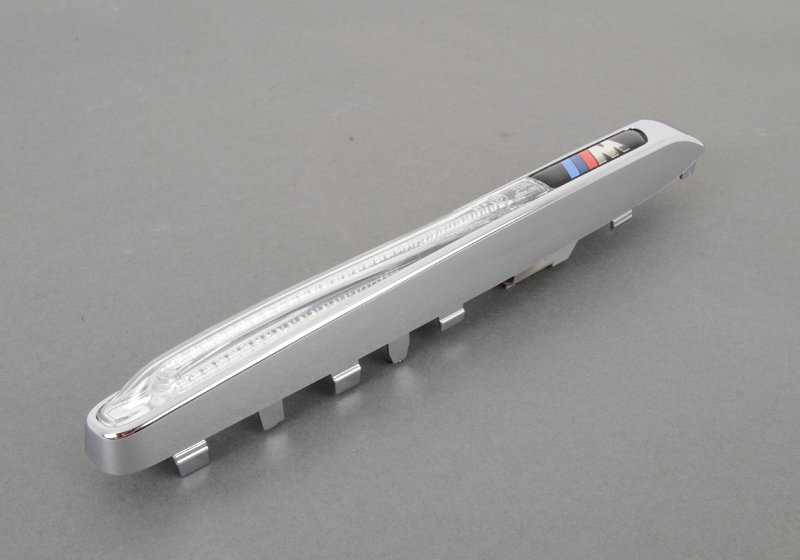 Intermitente lateral derecho con embellecedor M OEM 51657218422 para BMW X5 E70. Pieza original BMW.