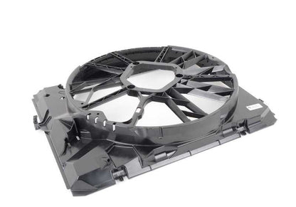 Soporte de ventilador OEM 17117557814 para BMW E82, E88, E90, E92, E93. Original BMW.