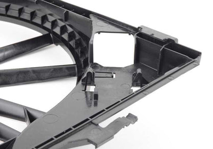 Soporte de ventilador OEM 17117557814 para BMW E82, E88, E90, E92, E93. Original BMW.