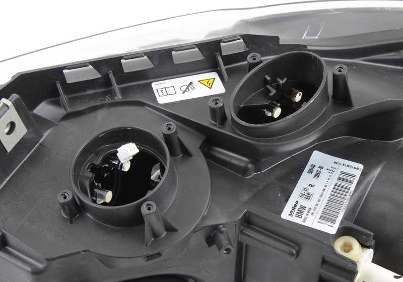 Faros Bi-Xenón derecho OEM 63117388932 para BMW F22, F23, F87. Original BMW.