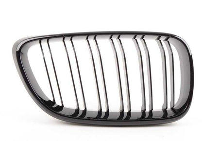 Parrilla delantera derecha M Performance en negro brillante OEM 51712355448 para BMW F87, F87N. Sustituye la parrilla cromada original con doble lama y logo M. Solo para modelos sin Night Vision. Original BMW.