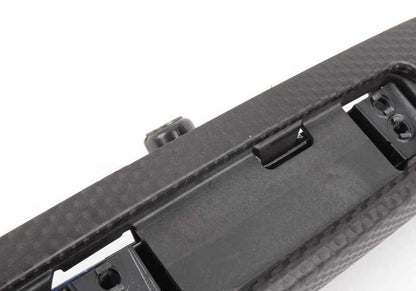 Posto posteriore sinistro Finito Cubo nero in alluminio OEM 51437901791 per BMW E46 {316CI, 318CI} compatibile. BMW originale.