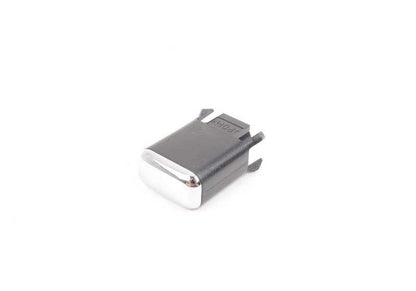 Botón de seguridad para cerradura OEM 51218216905 para BMW E38 725tds, 728i {todos los modelos E38 indicados}. Acabado cromado. Pieza original BMW.