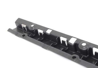Soporte de estribo derecho OEM 51777207196 para BMW E70 (X5). Original BMW.