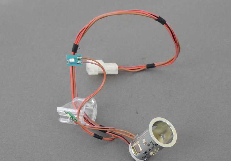 Toma de Corriente Encendedor con LED para BMW F10, F11, F18, F06, F12, F13, E70, E71, E72 (OEM 61346977675). Original BMW