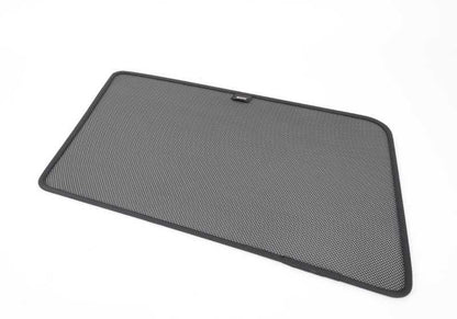 Parasoles laterales traseros (1 pieza) OEM 51462318007 para BMW F31. Protege del sol y reduce el calor interior. Usable con la ventanilla bajada. Original BMW.
