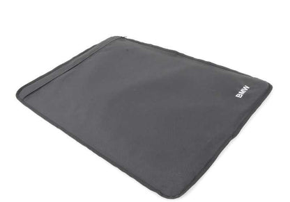 Parasoles laterales traseros (1 pieza) OEM 51462318007 para BMW F31. Protege del sol y reduce el calor interior. Usable con la ventanilla bajada. Original BMW.