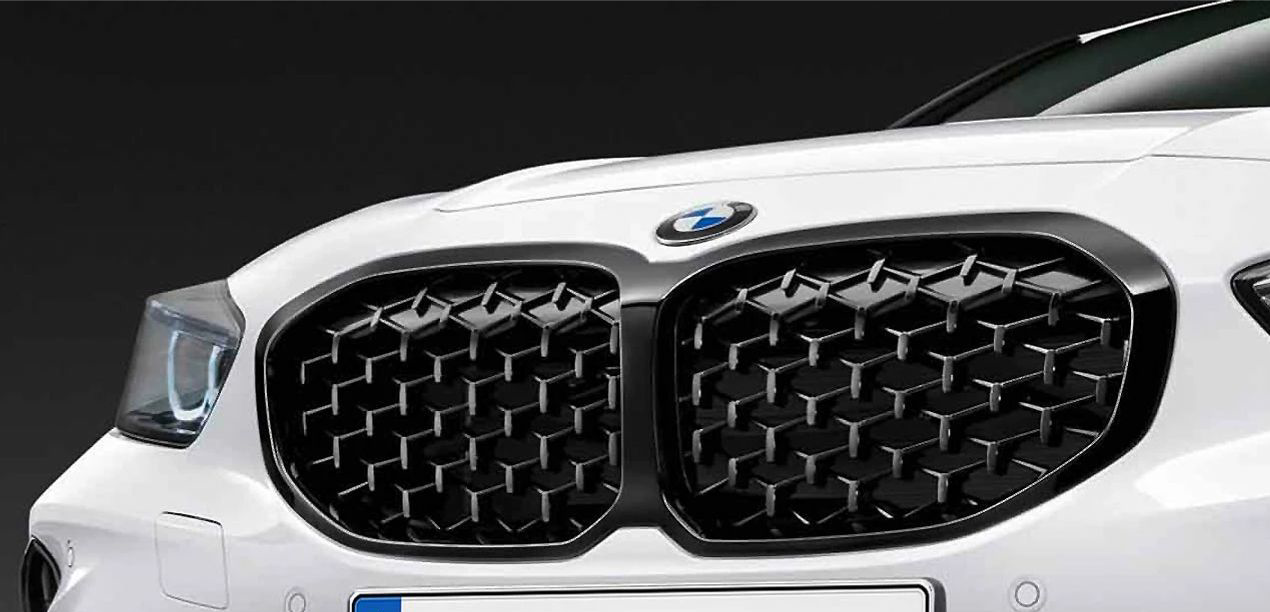 Rejilla decorativa M Performance OEM 51135A39370 para BMW F40. Original BMW.