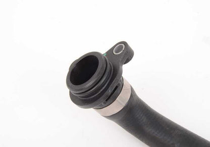 Thermostatschlauch des Zylinderkopfes für BMW E82, E88, E90N, E91N, E92N, E93N, E84 (OEM 11537584549). Original BMW.