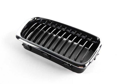 Rejilla embellecedora derecha cromada OEM 51138231596 para BMW E38. Original BMW.