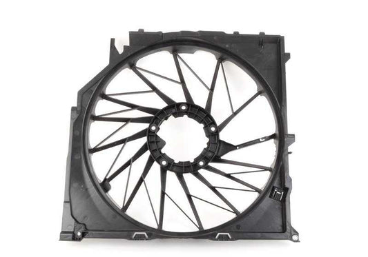 Carcasa del ventilador OEM 17113442096 para BMW X3 E83 (2.0d, 2.0sd, 2.5i, 2.5si) modelos fabricados entre 2004 y 2010. Recambio original BMW.