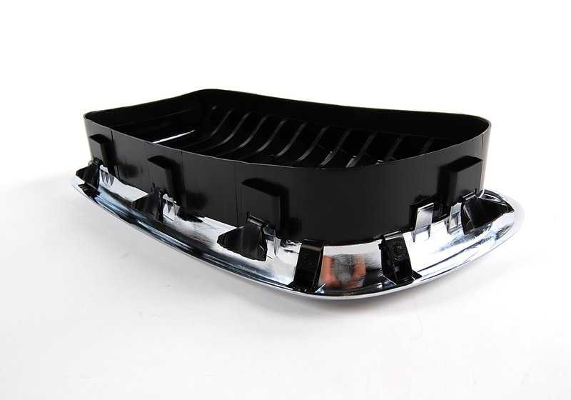 Rejilla embellecedora derecha cromada OEM 51138231596 para BMW E38. Original BMW.