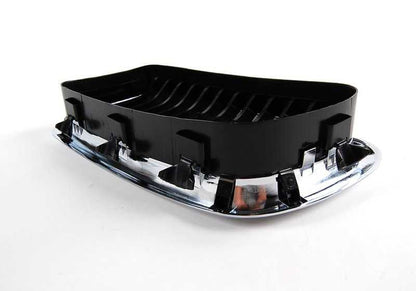 Rejilla embellecedora derecha cromada OEM 51138231596 para BMW E38. Original BMW.