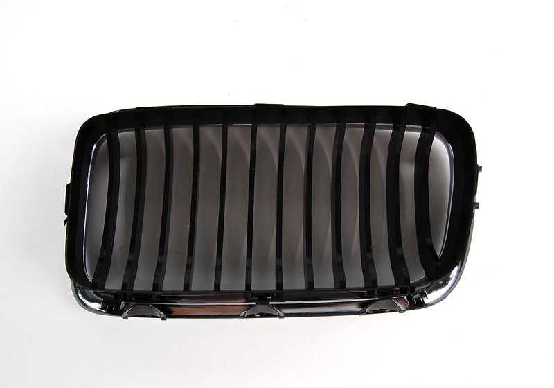 Rejilla embellecedora derecha cromada OEM 51138231596 para BMW E38. Original BMW.