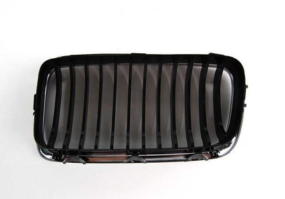 Rejilla embellecedora derecha cromada OEM 51138231596 para BMW E38. Original BMW.