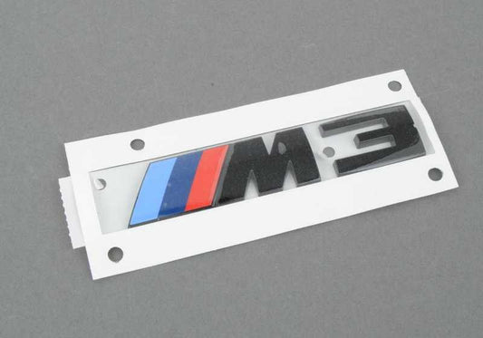 Emblema Omrololor 51148068580 per BMW F80 M3. Compatibile con i modelli: F80 M3 (3C91, 3C92, 8M91, 8M92). Emblema adesivo con strisce colorate M. BMW originale.