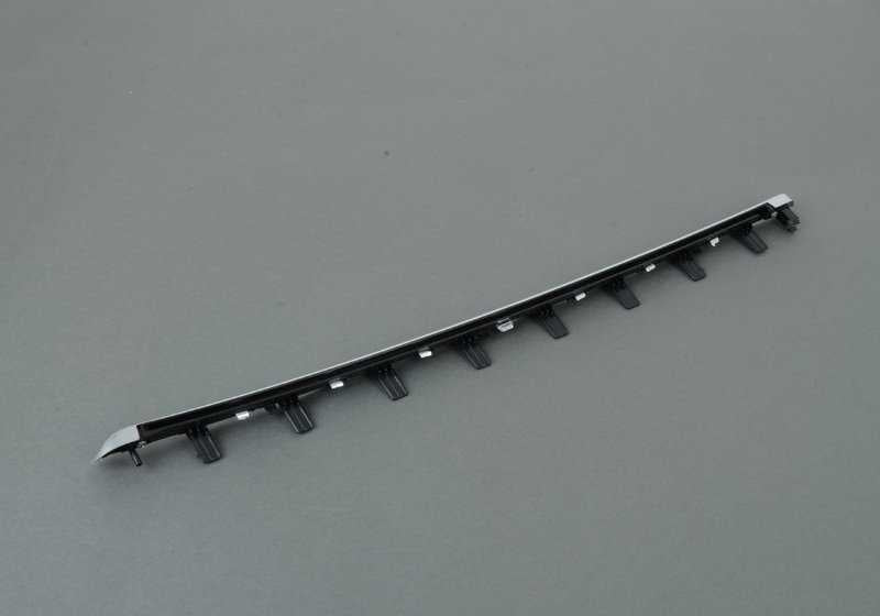Moldura trasera izquierda perlada OEM 51427393477 para BMW F30, F31. Repuesto original BMW.