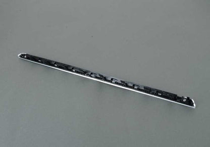 Moldura trasera izquierda perlada OEM 51427393477 para BMW F30, F31. Repuesto original BMW.