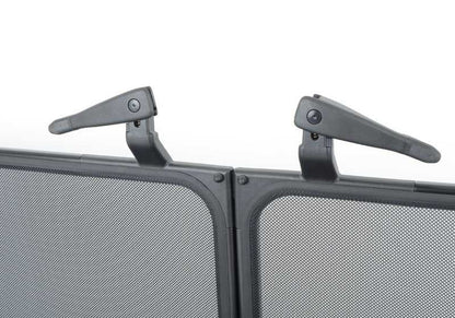 Le pare-brise en acier OEM 54347246090 pour la série BMW 6 F12 et F12N. Accessoire BMW d'origine idéal pour réduire le vent lorsqu'il est converti. BMW d'origine.