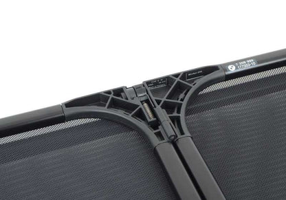 Le pare-brise en acier OEM 54347246090 pour la série BMW 6 F12 et F12N. Accessoire BMW d'origine idéal pour réduire le vent lorsqu'il est converti. BMW d'origine.