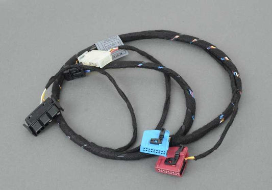 Connection cable for navigation 61126919758 for BMW X5 E53 (3.0d, 3.0i) Models manufactured between 2001 and 2006. Compatible with MK III navigation system. Original BMW.