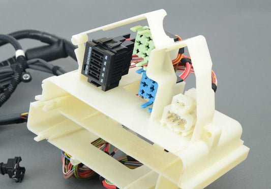 Cablaggio del motore e modulo di trasmissione OEM 12517831756 per BMW E46. Sostituzione BMW originale.