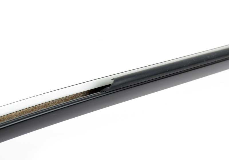 Listón adorno vierteaguas techo derecho negro OEM 51138208402 para BMW Serie 7 E38 (1993–2001). Original BMW.