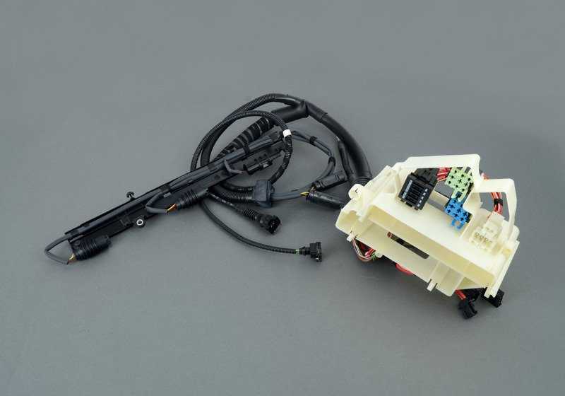 Cablaggio del motore e modulo di trasmissione OEM 12517831756 per BMW E46. Sostituzione BMW originale.