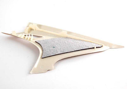 Embelezado C Izquierdo OEM 51438226593 para BMW E46. Cor bege clara. Peça original da BMW. Ideal para a substituição do embelezamento do lado traseiro esquerdo.