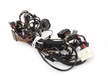 Cableado de reparación trasero derecho OEM 61116951103 para BMW E46. Recambio original BMW. Ideal para solucionar fallos eléctricos en la parte trasera derecha del vehículo.