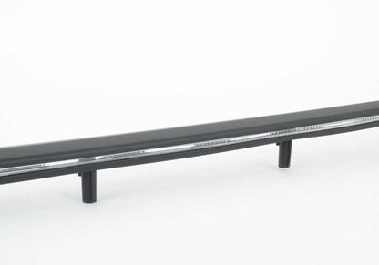 Moldura decorativa izquierda delantera negra OEM 51417389529 para BMW F32, F32N, F33, F33N. Original BMW.