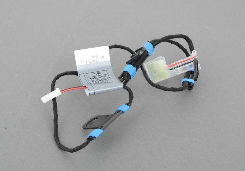 Luz LED tirador puerta delantera izquierda OEM 63177184659 para BMW X5 E70, E70N y BMW X6 E71. Iluminación original para maneta exterior. Recambio original BMW.